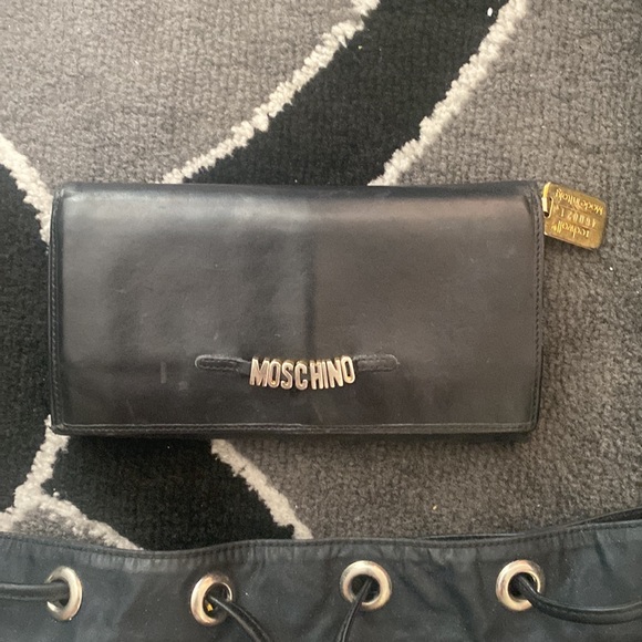 **MOSCHINO VINTAGE PURSE AND WALLET** - Picture 2 of 9